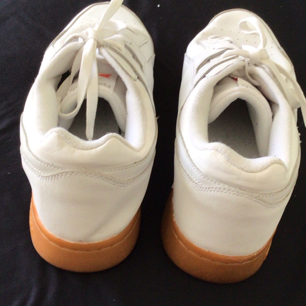 Reebok - White Classic Leather Men’s Sneakers with Gum Sole - Picture 8 of 9